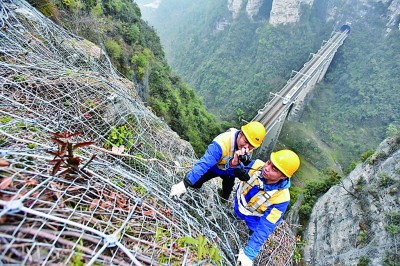舒心路、连心桥，通往幸福新生活