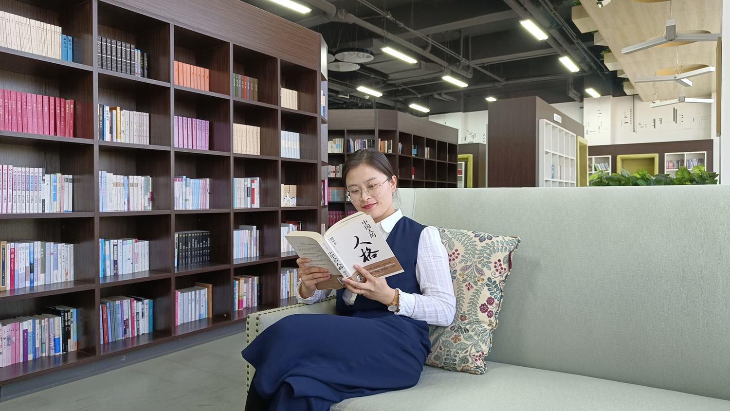满城区教体系统开展“润泽书香”读书活动。赵谦 摄
