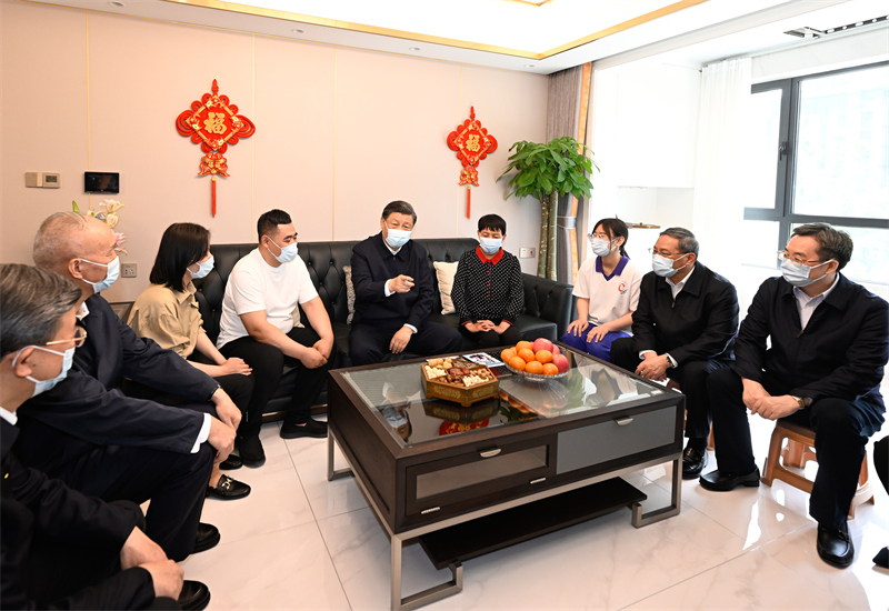 习近平在河北雄安新区考察7.jpg