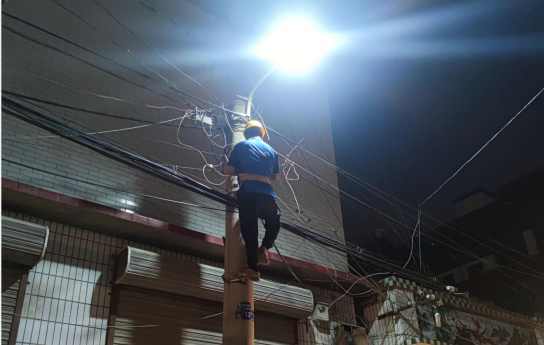 智家工程师夜间上门查修故障