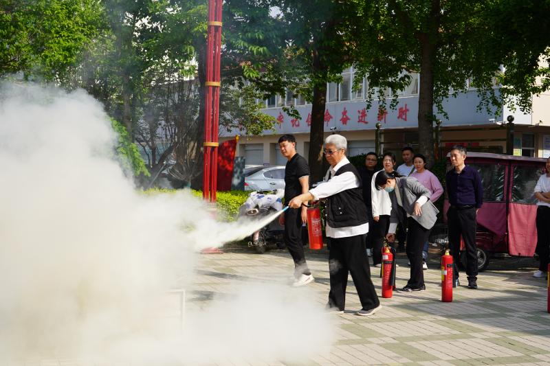 休干灭火演练.jpg